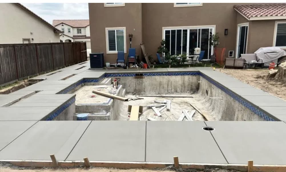 Textured pool deck finish